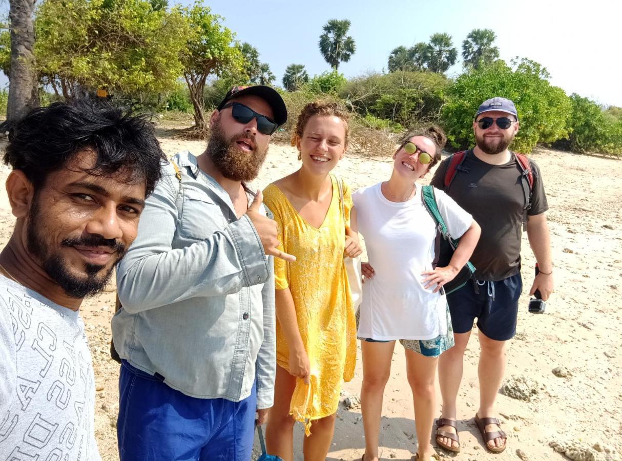 Nature Beach Huts Trincomalee Eksteriør billede